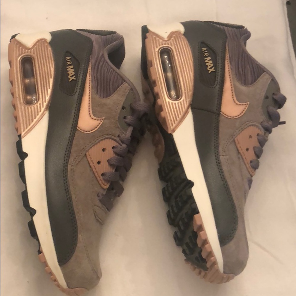 Rose gold Nike air max’s!